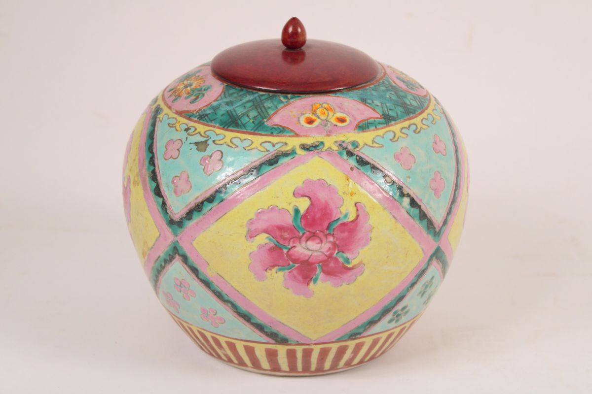 Chinese polychrome decorated porcelain jar - Nicholson Antiques